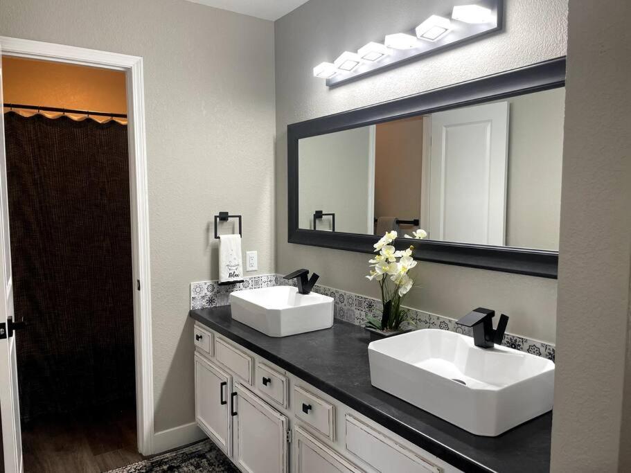 New Remodeled Luxury Condo By The Lake, No Stairs! Branson Extérieur photo